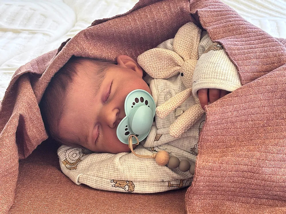 Muñeca Reborn Realista Santiago Niño| 55cm | 2,400 kg | Edición limitada + Pack Premium