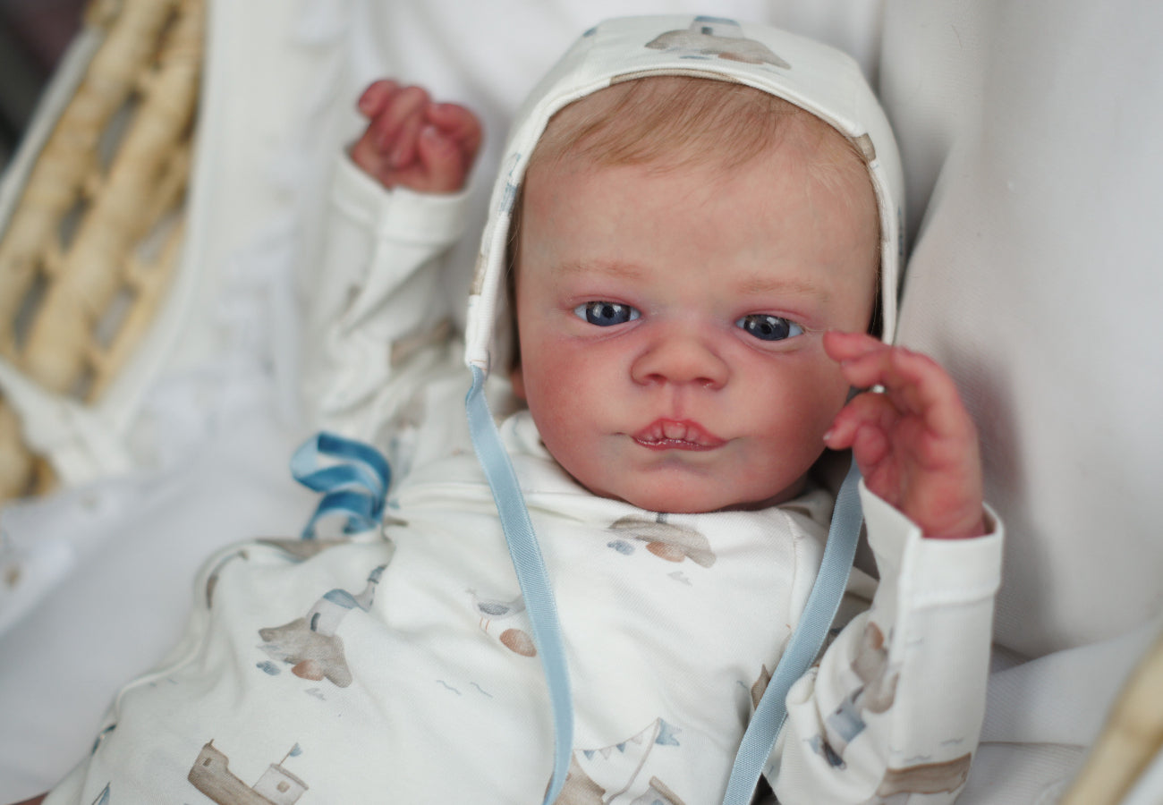 Reborn Premium Leo Niño Muñeco 47cm / 2.860 kg + Pack Premium