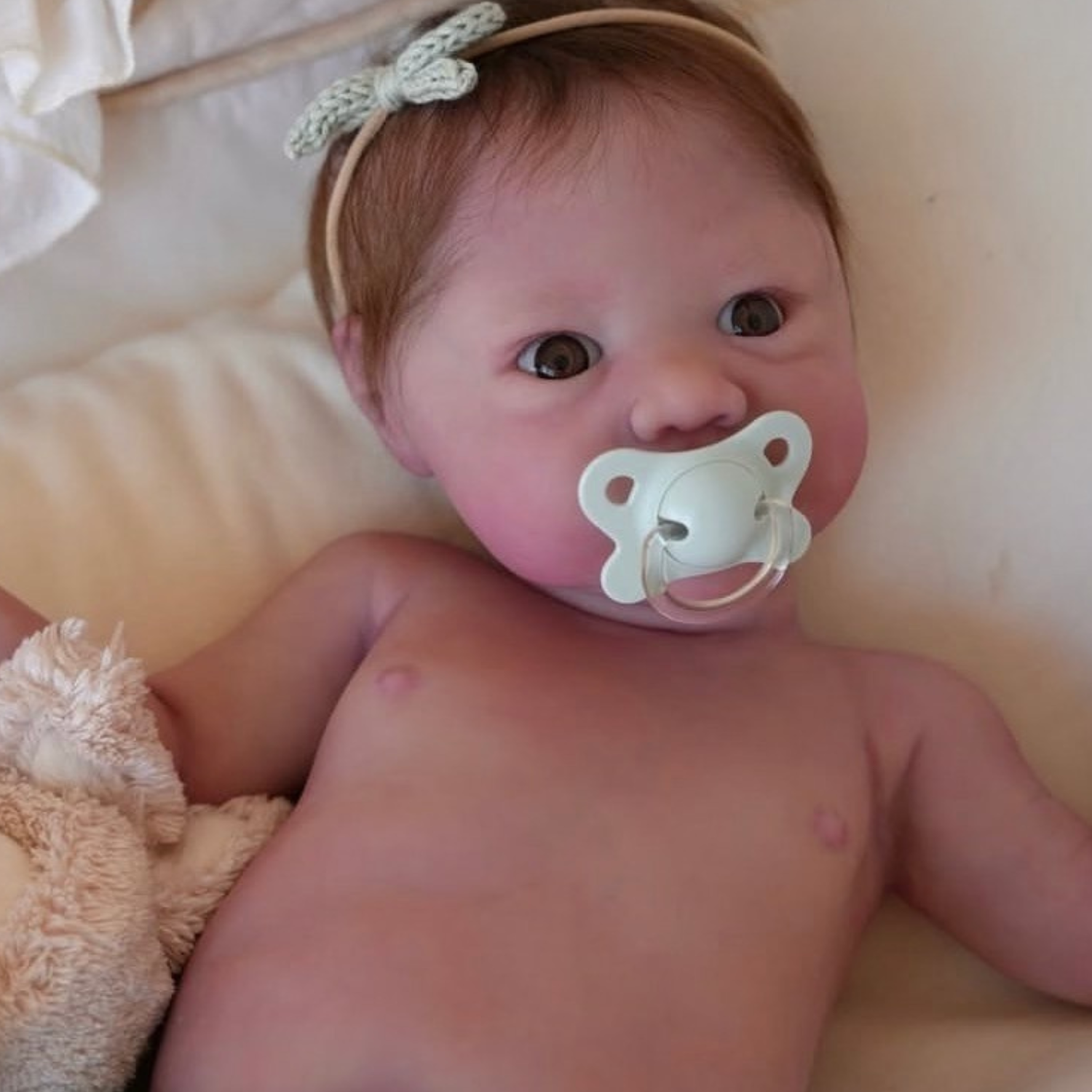 Muñeca Emi Niña Reborn 56cm / 2.300 kg + Pack Premium