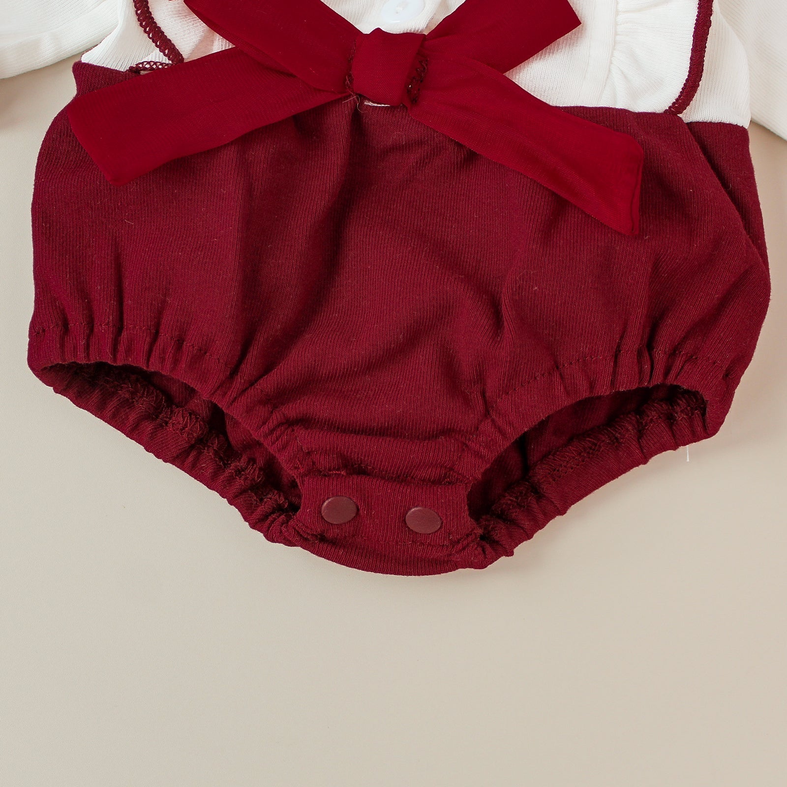 Piel con cuero ceremonial y capucha color burdeos – Para bebés reborn de 40 a 48 cm