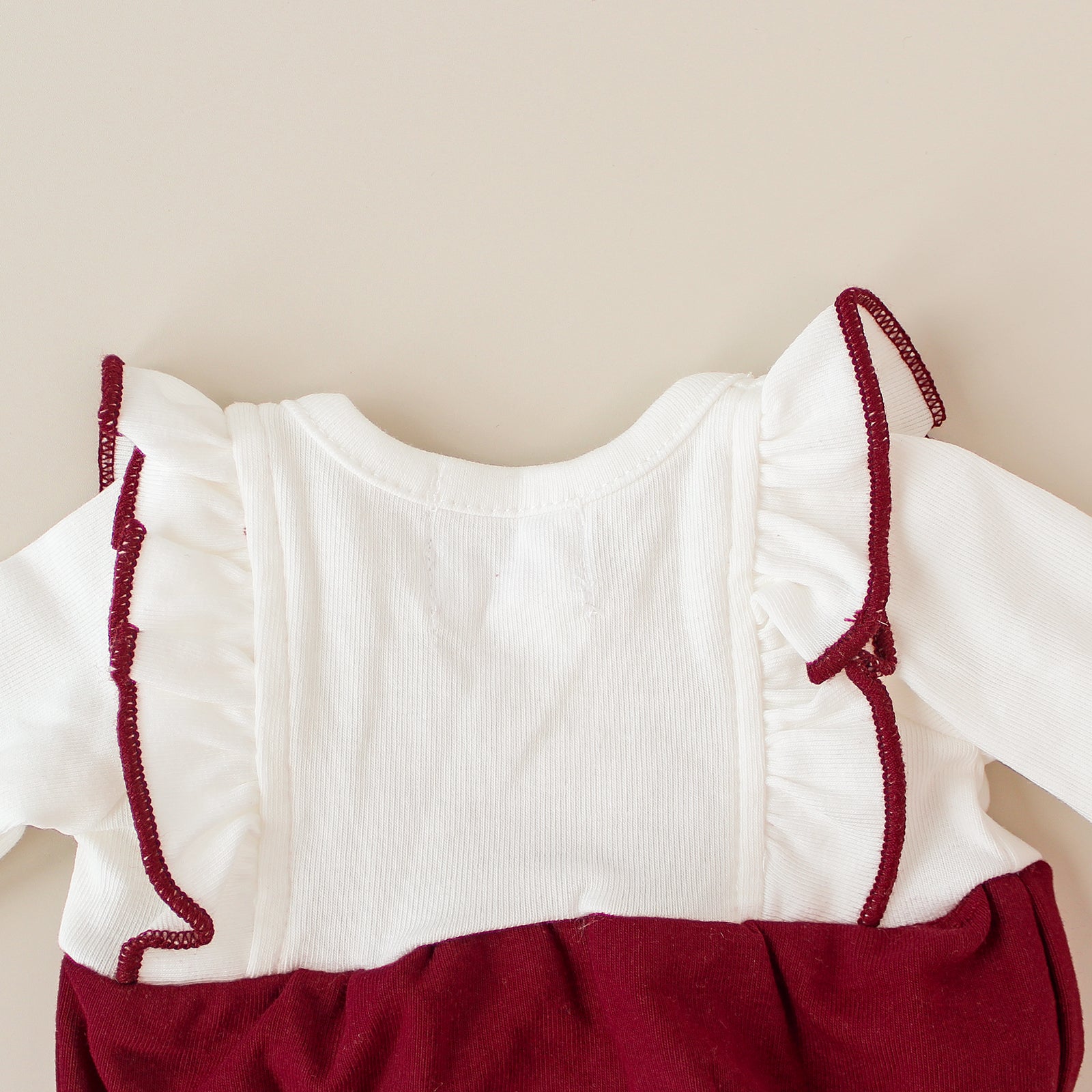 Piel con cuero ceremonial y capucha color burdeos – Para bebés reborn de 40 a 48 cm