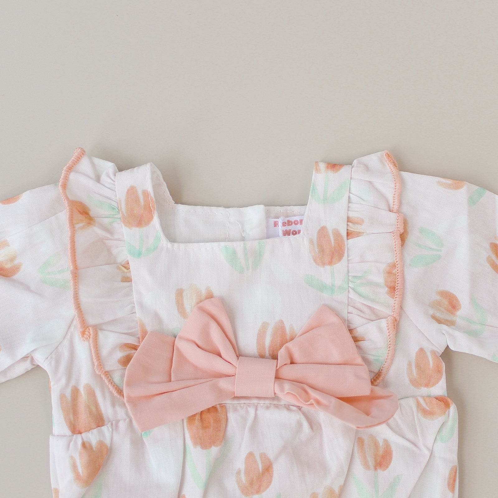 Piel con estampado floral y volantes con cierre de velcro – Para bebés reborn de 44 a 52 cm