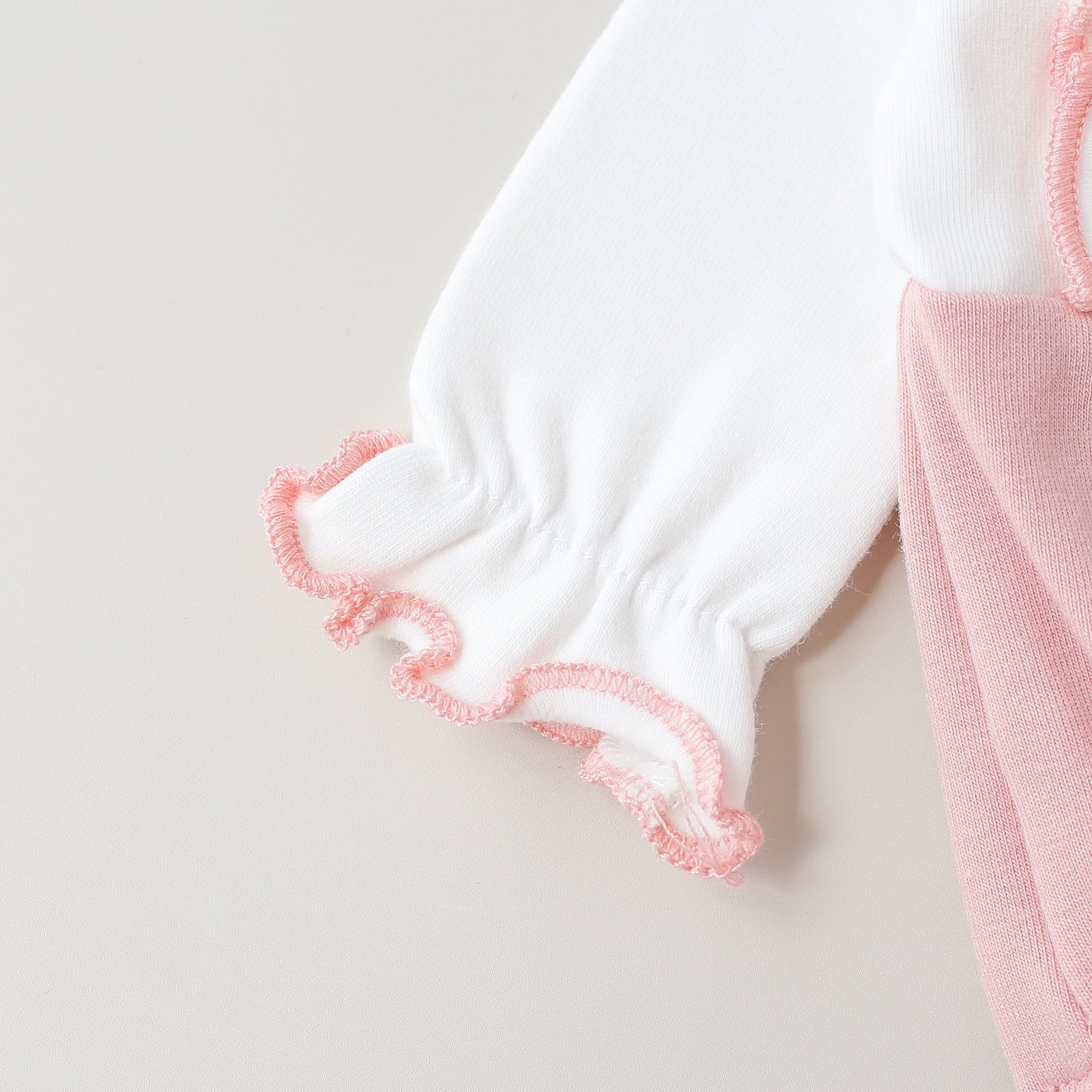 Piel con cordones y capucha ceremonial rosa – Para bebés reborn de 44 a 52 cm