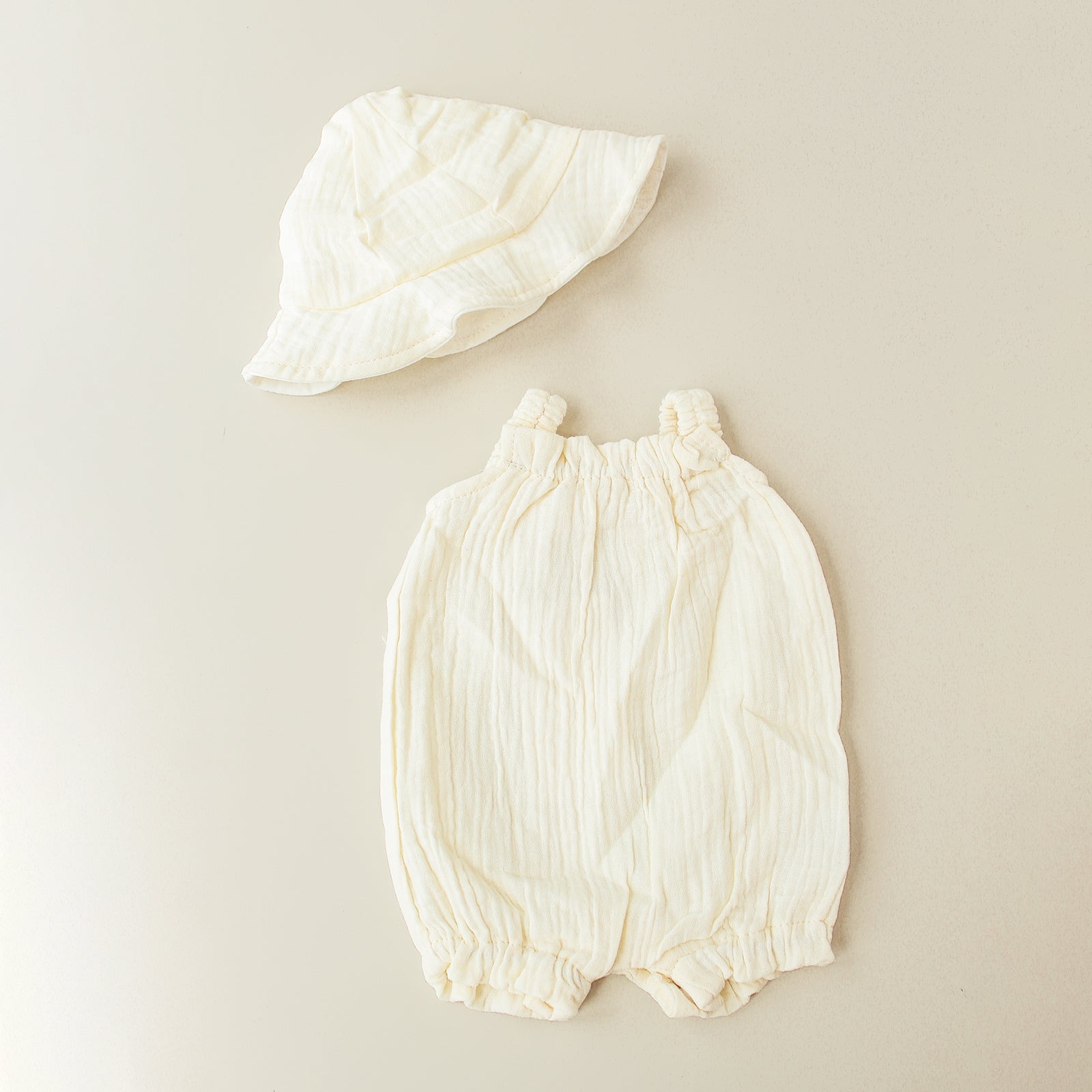 Conjunto de mascota y gorro de lino con orejas - Para bebés reborn de 44 a 52 cm