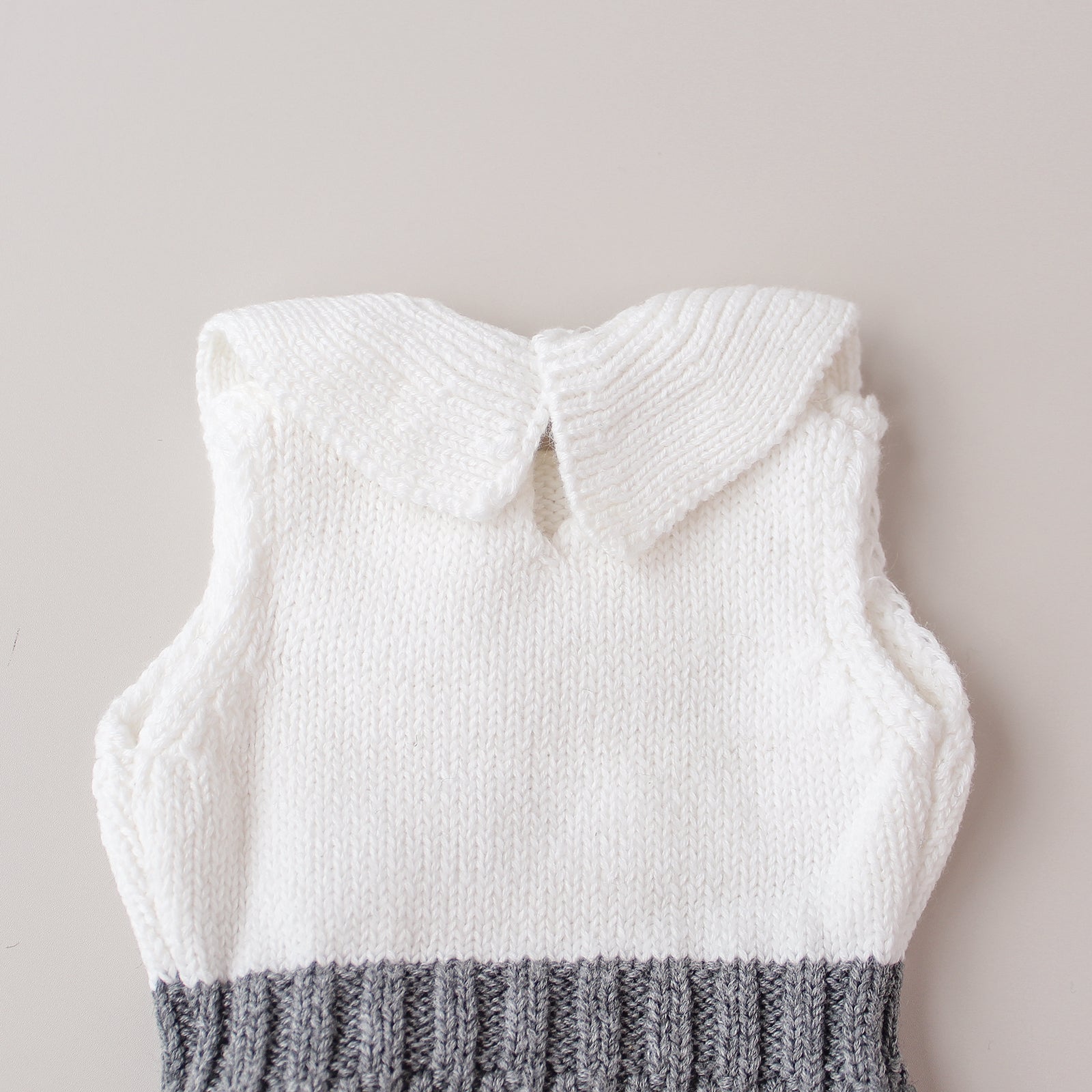 Soportes portátiles con cabeza bobo gris y blanca – Para bebés reborn de 36 a 40 cm