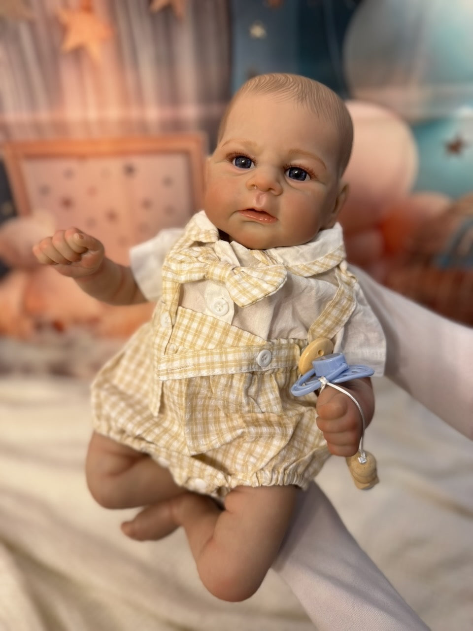 Mascota Quadro con camiseta y pajarita - Para bebés reborn de 44 a 52 cm