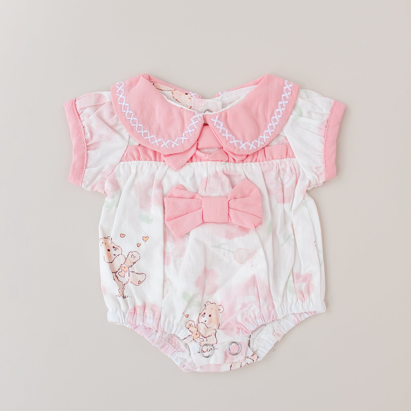 Piel rosa y divertida con mangas de corte original - Para bebés reborn de 36 a 45 cm 