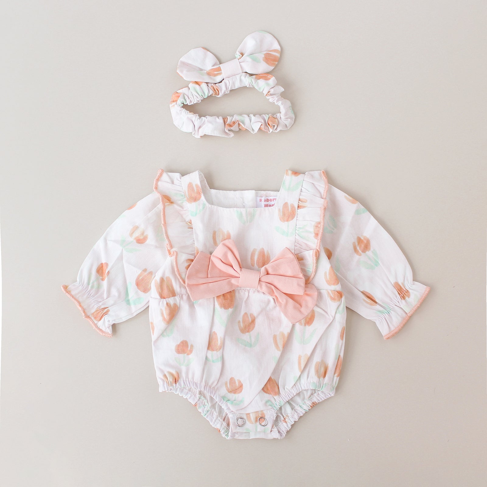 Piel con estampado floral y volantes con cierre de velcro – Para bebés reborn de 44 a 52 cm 