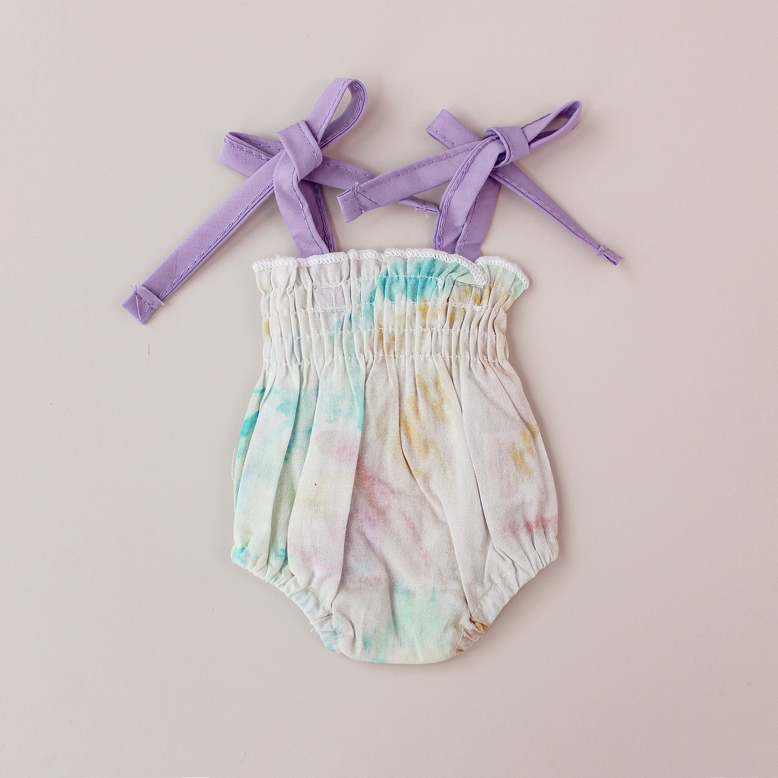 Ranita con estampado floral sobre tiras de colores – Para bebés reborn de 33 a 40 cm