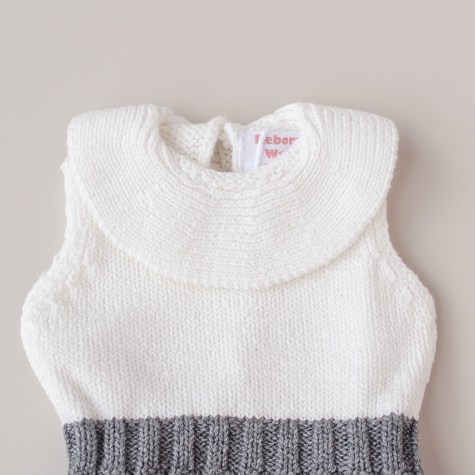 Soportes portátiles con cabeza bobo gris y blanca – Para bebés reborn de 36 a 40 cm 