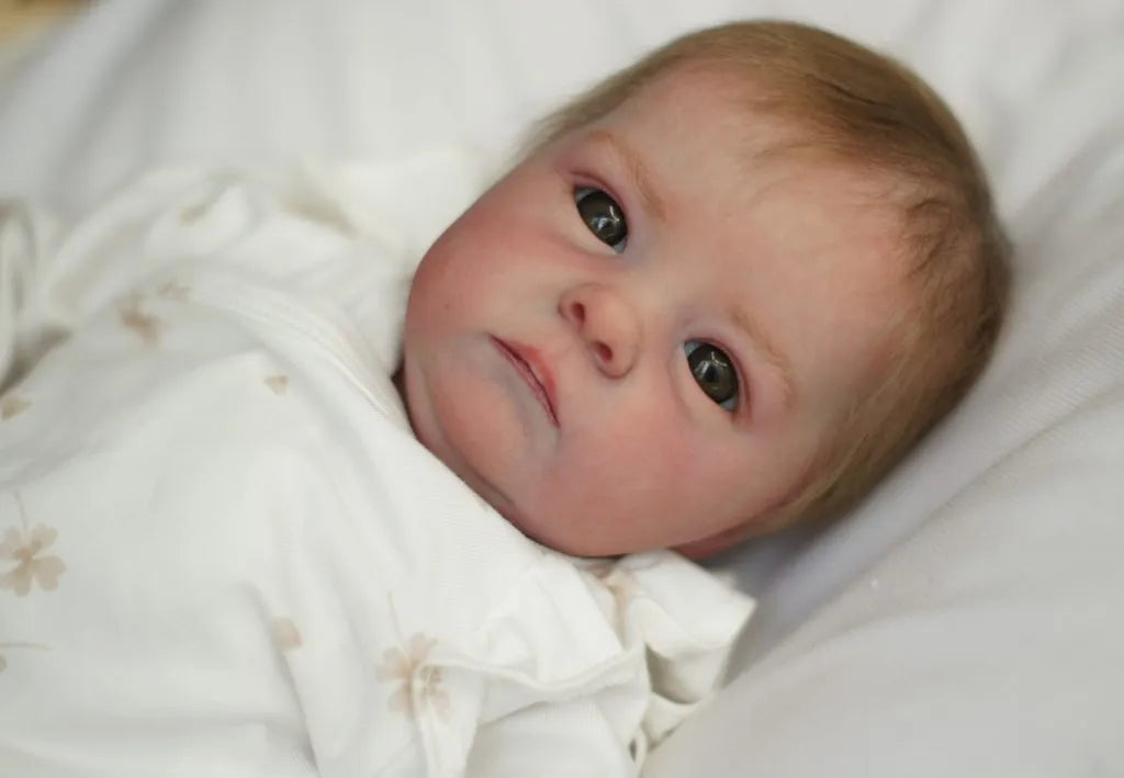 Reborn Premium María Niña Muñeco 45cm / 1.600 kg + Pack Premium 